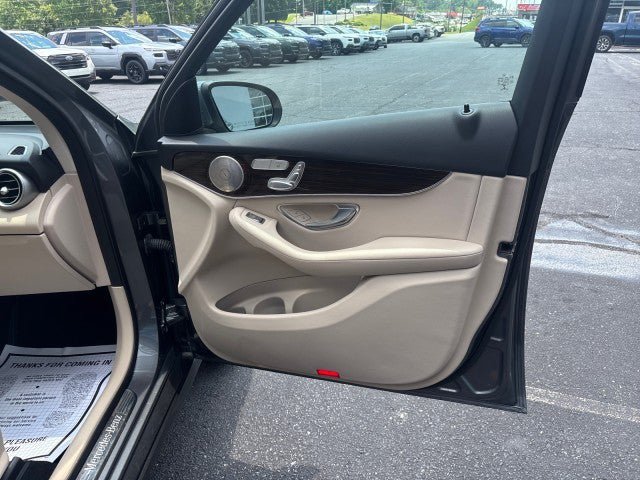 Used 2021 Mercedes-Benz GLC 300 4MATIC image 47