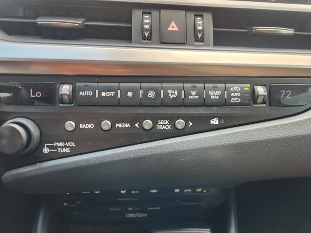 Used 2020 Lexus ES 350 Ultra Luxury w/ Accessory Package 2 FWD image 17