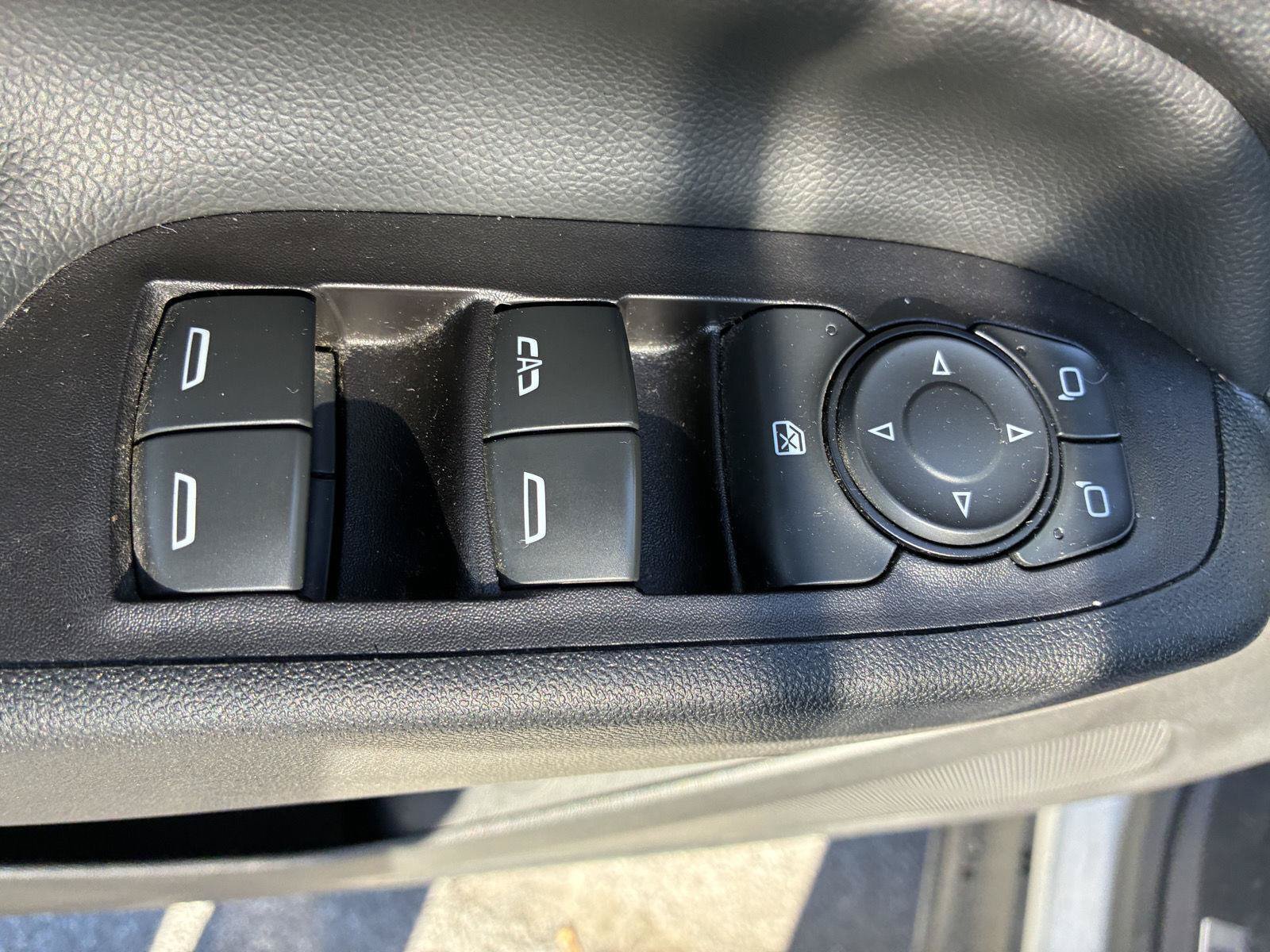 Used 2019 Chevrolet Equinox Premier FWD image 21