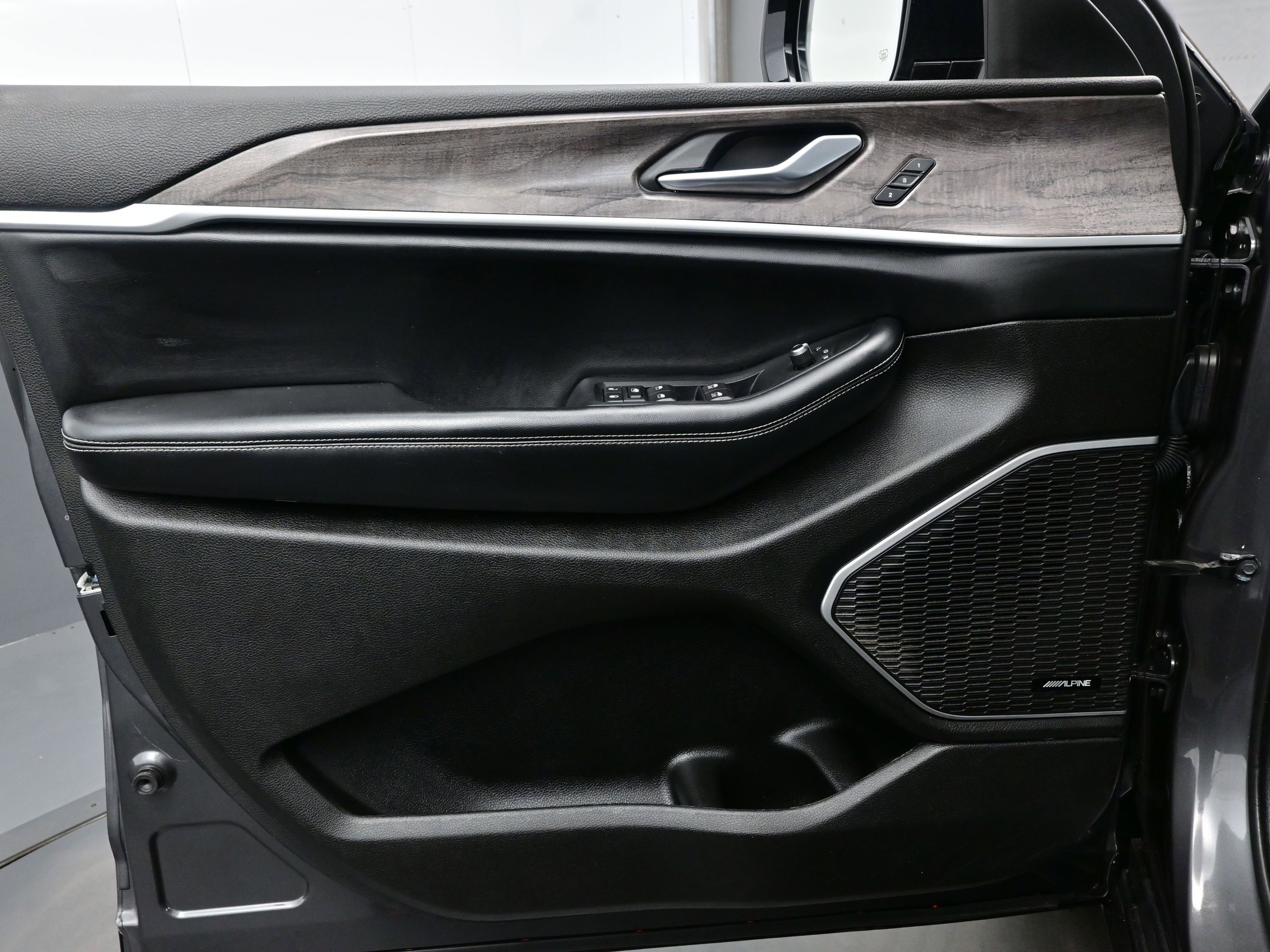 Used 2022 Jeep Grand Cherokee L Limited w/ Luxury Tech Group II image 9