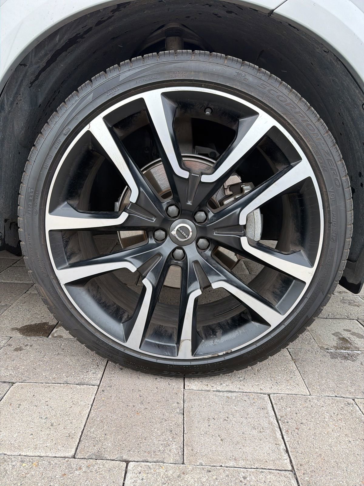 Used 2023 Volvo XC60 B5 Ultimate image 8