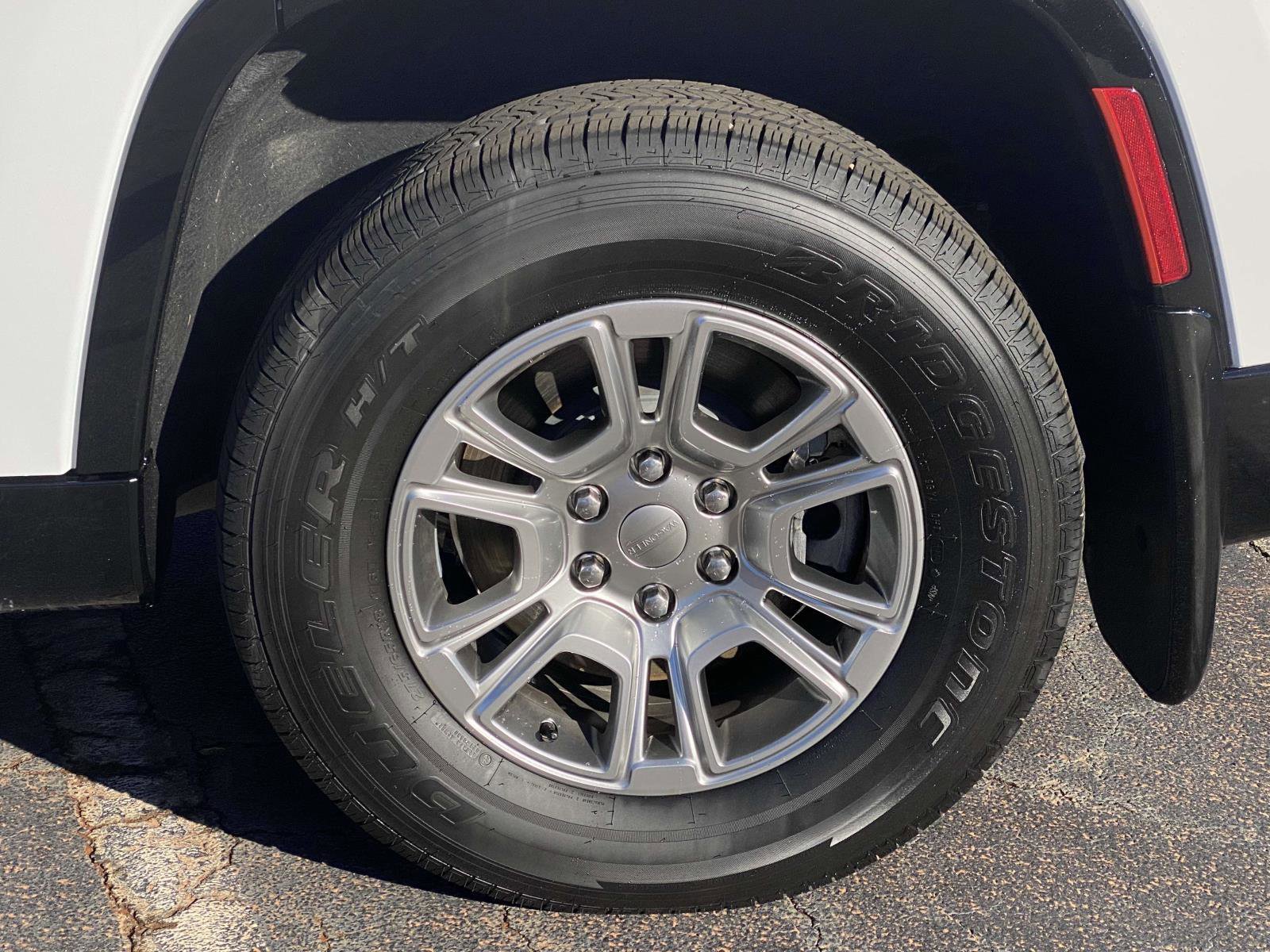 Certified 2024 Jeep Wagoneer 4WD w/ Convenience Group I image 14