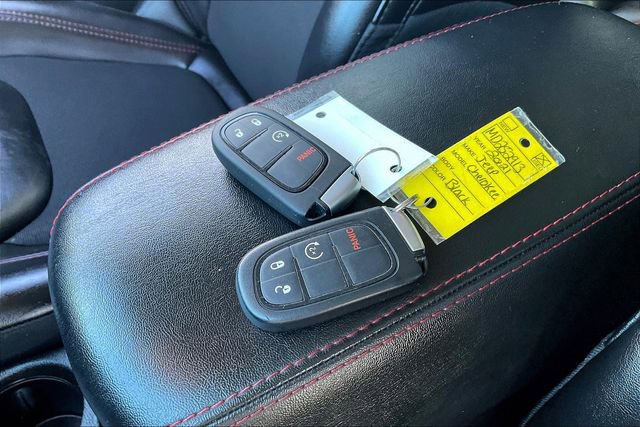 Used 2021 Jeep Cherokee Trailhawk image 10