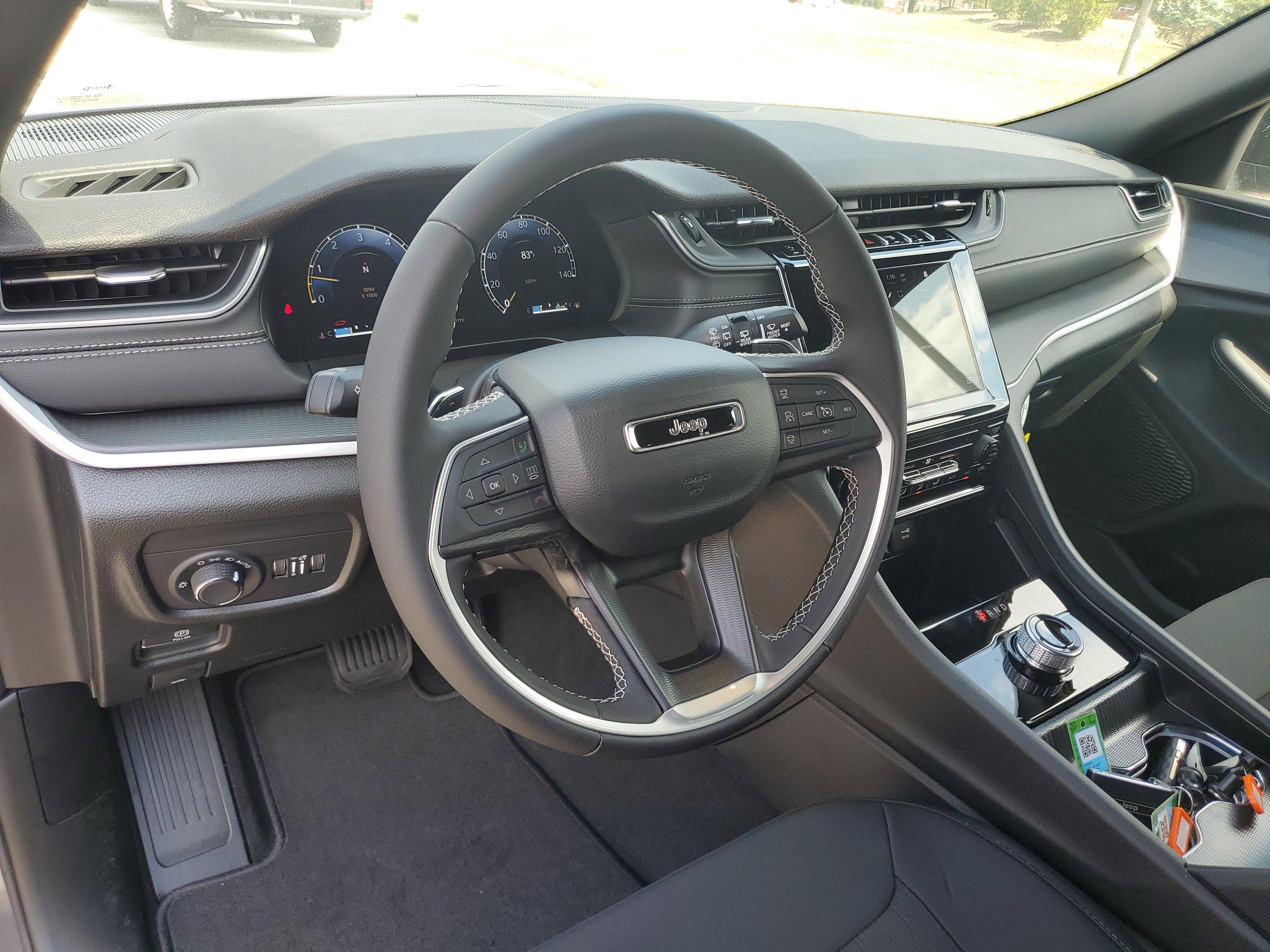 New 2025 Jeep Grand Cherokee Laredo X image 17