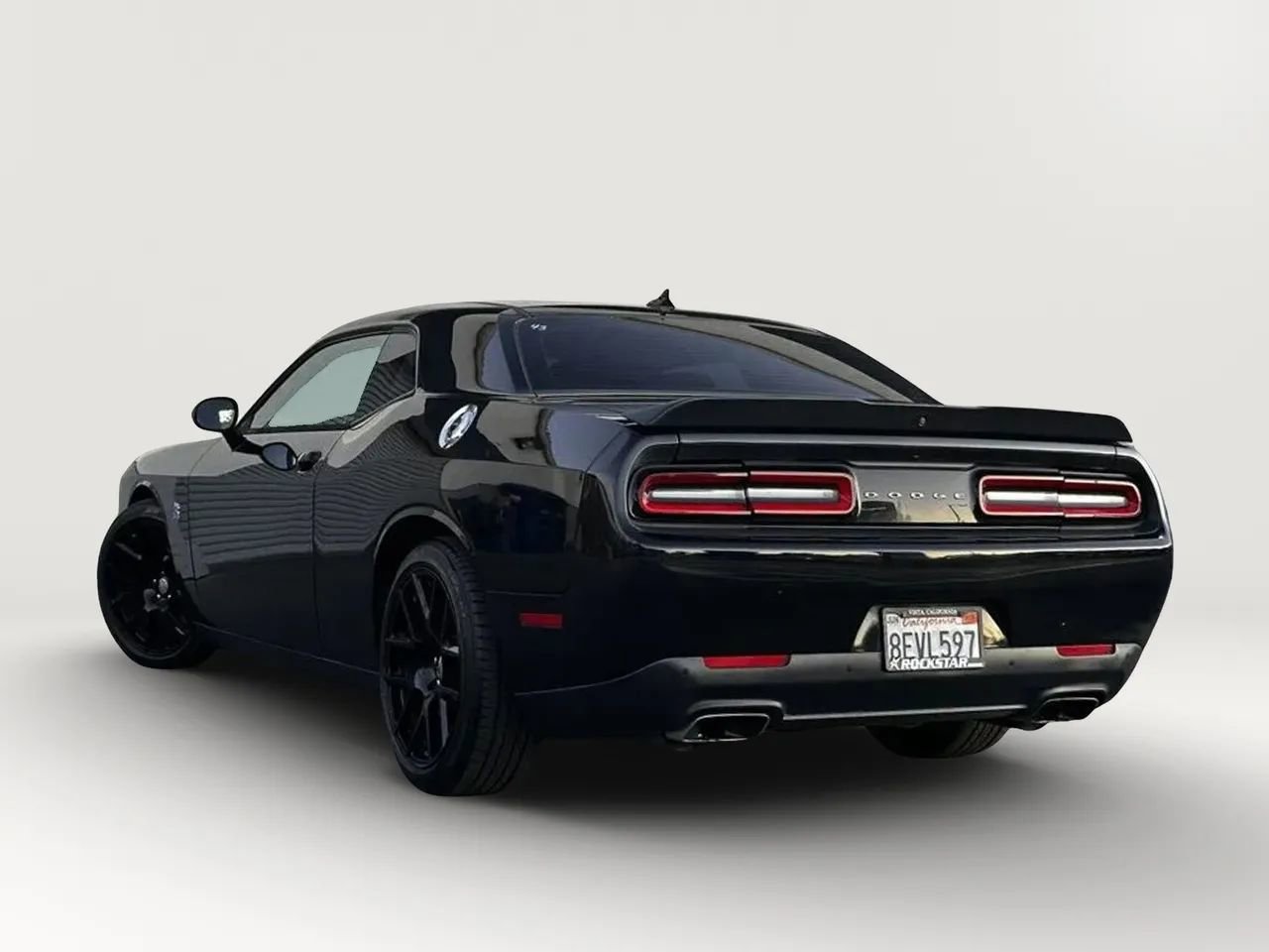 Used 2015 Dodge Challenger R/T Scat Pack w/ Driver Convenience Group RWD image 4