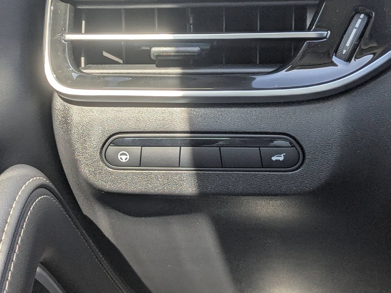 Used 2025 INFINITI QX60 Luxe AWD/4WD image 16