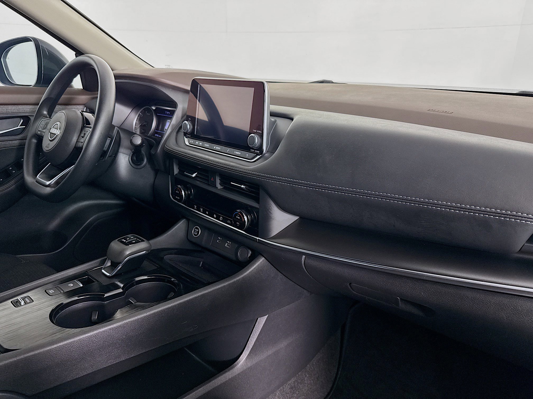 Used 2023 Nissan Rogue SV FWD image 29