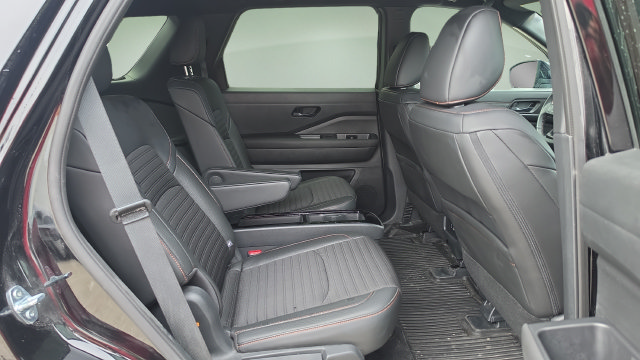 Used 2025 Nissan Pathfinder Rock Creek AWD/4WD image 15