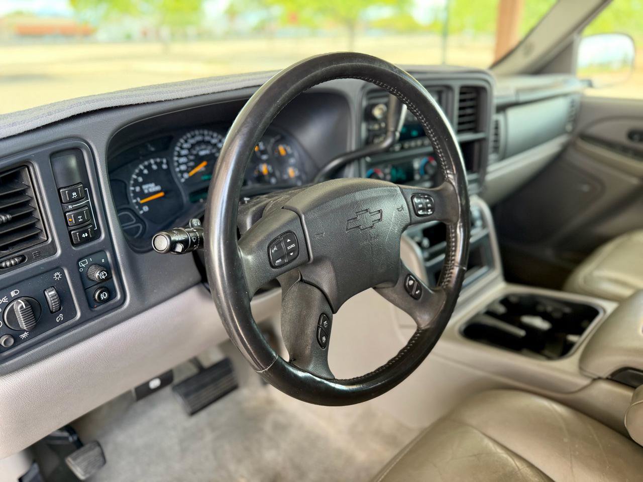 Used 2004 Chevrolet Tahoe LT w/ LT Preferred Equipment Group AWD/4WD image 18