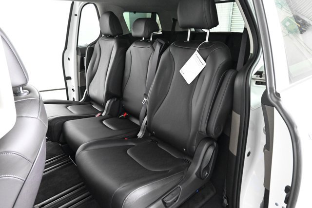 New 2026 Kia Carnival EX image 14