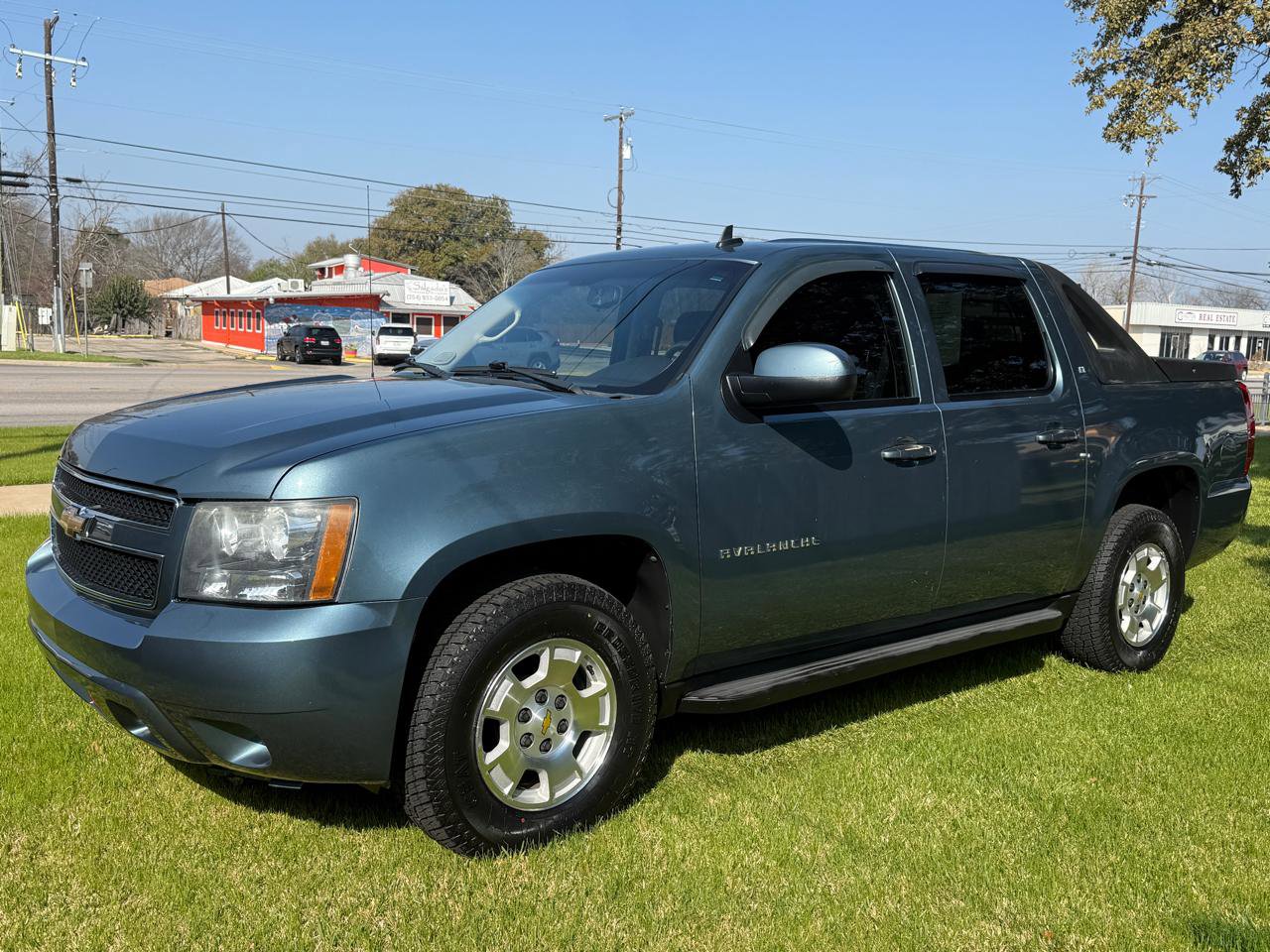 Used 2010 Chevrolet Avalanche LT RWD image 1