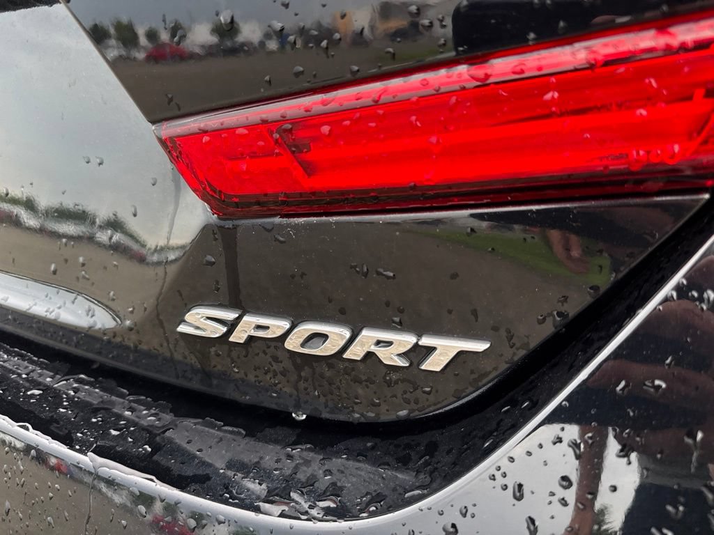 Used 2018 Honda Accord Sport image 4
