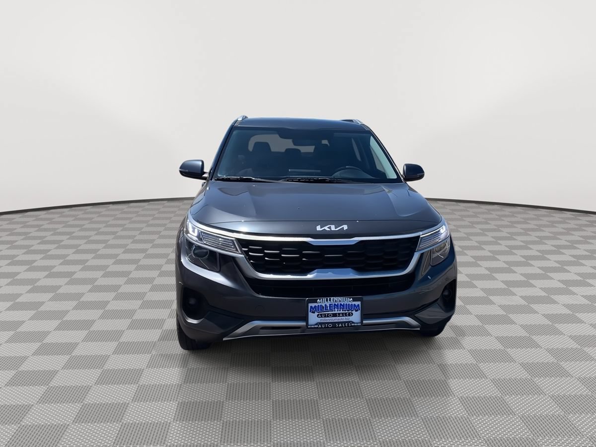 Used 2023 Kia Seltos LX FWD image 2