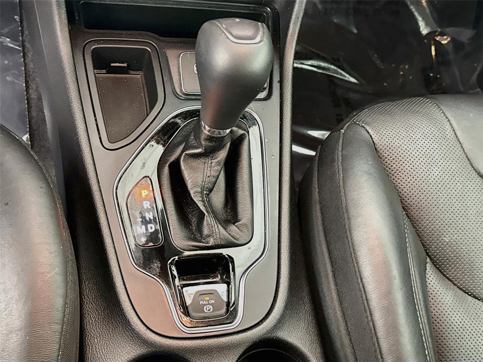 Used 2019 Jeep Cherokee Limited w/ Technology Group FWD image 19