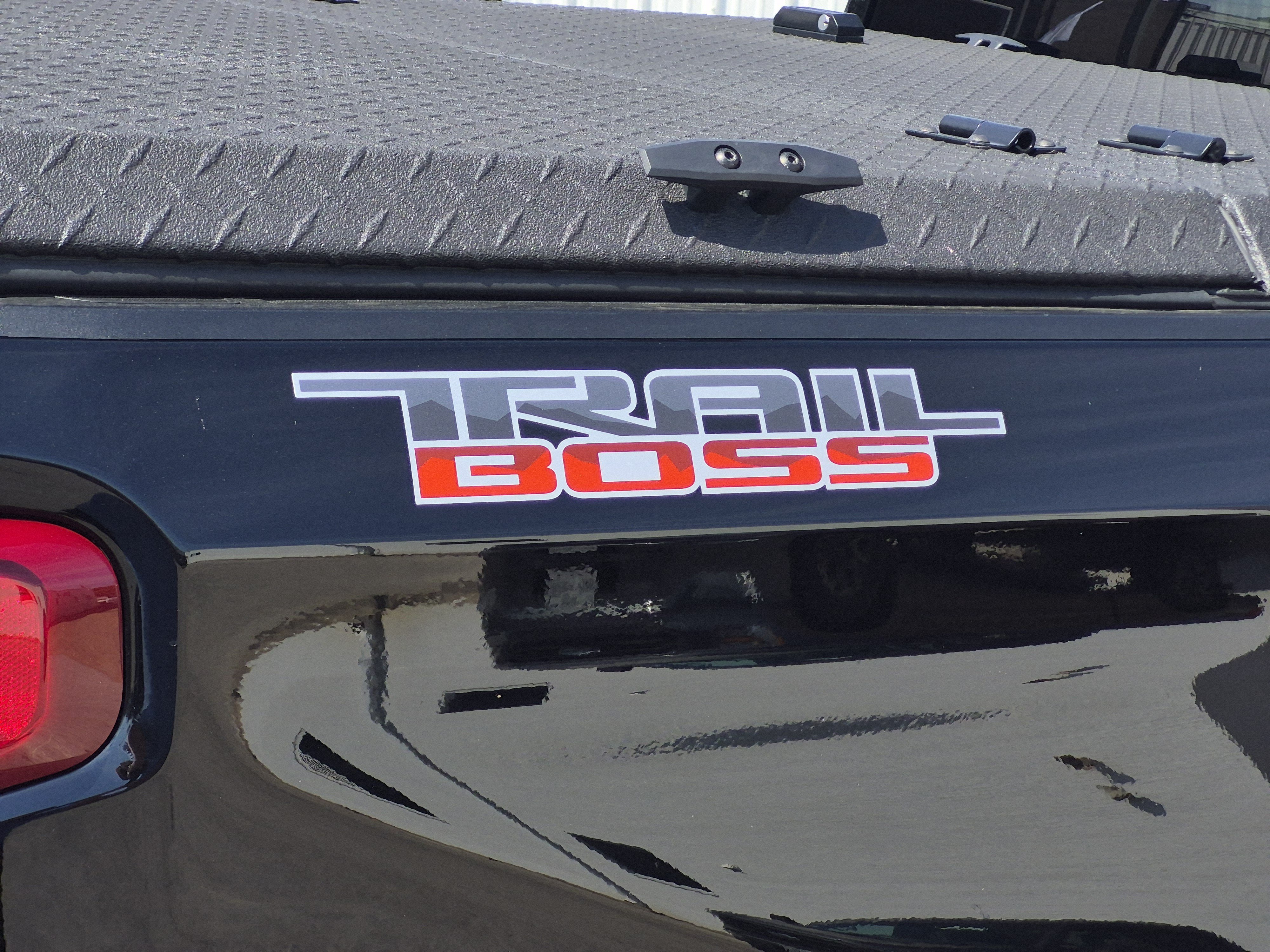 Used 2025 Chevrolet Silverado 1500 Custom Trail Boss AWD/4WD image 8