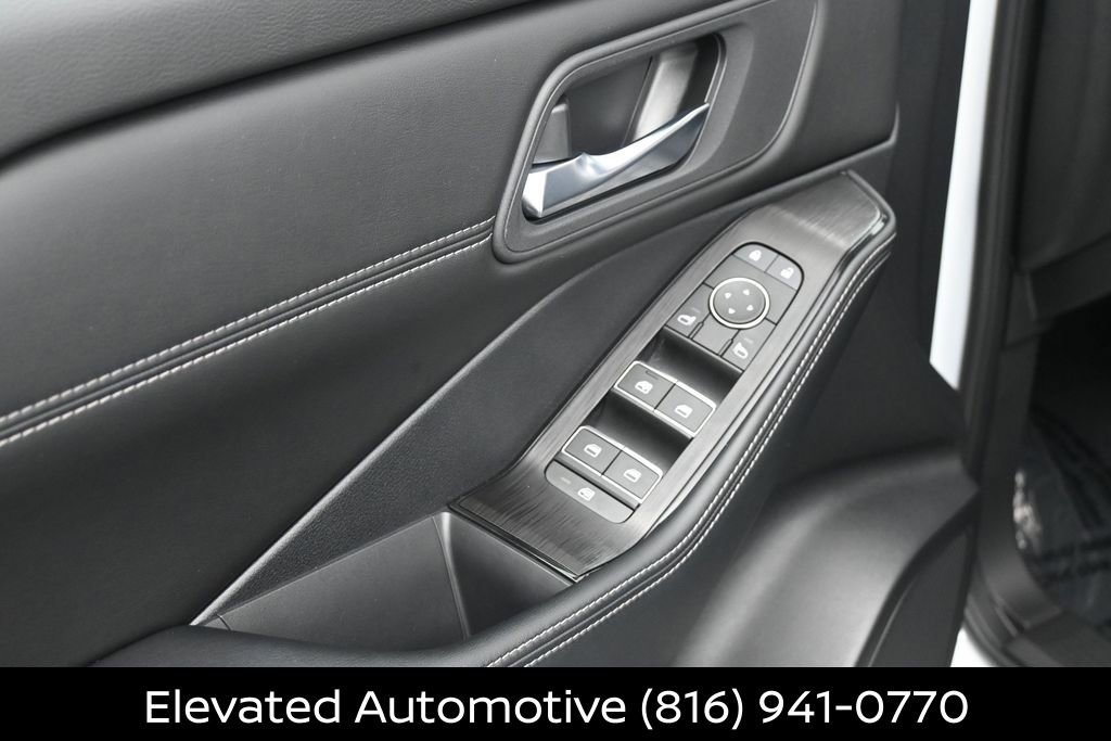 Certified 2025 Nissan Rogue SL AWD/4WD image 16