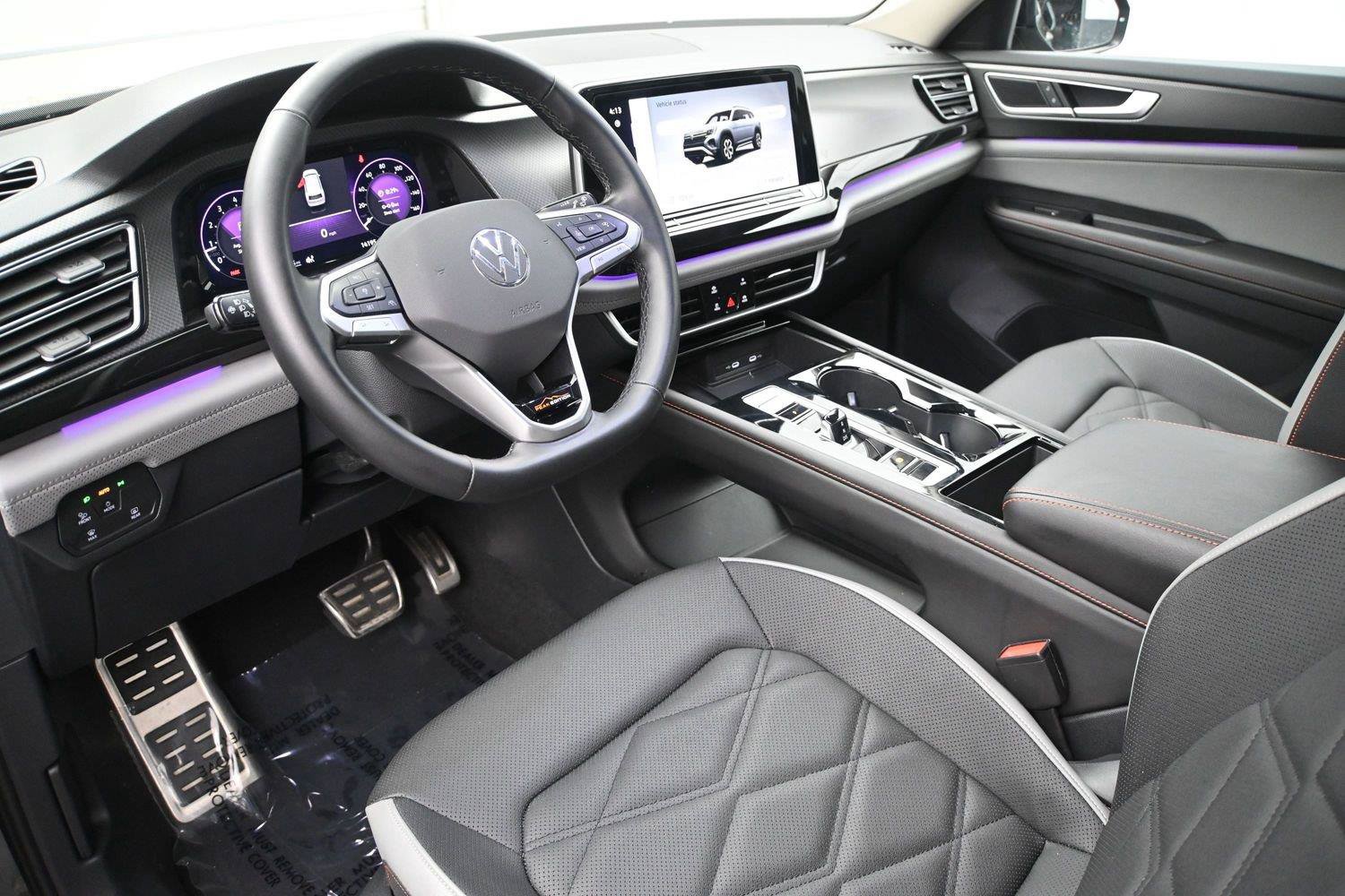 Used 2025 Volkswagen Atlas Peak Edition SE AWD/4WD image 2