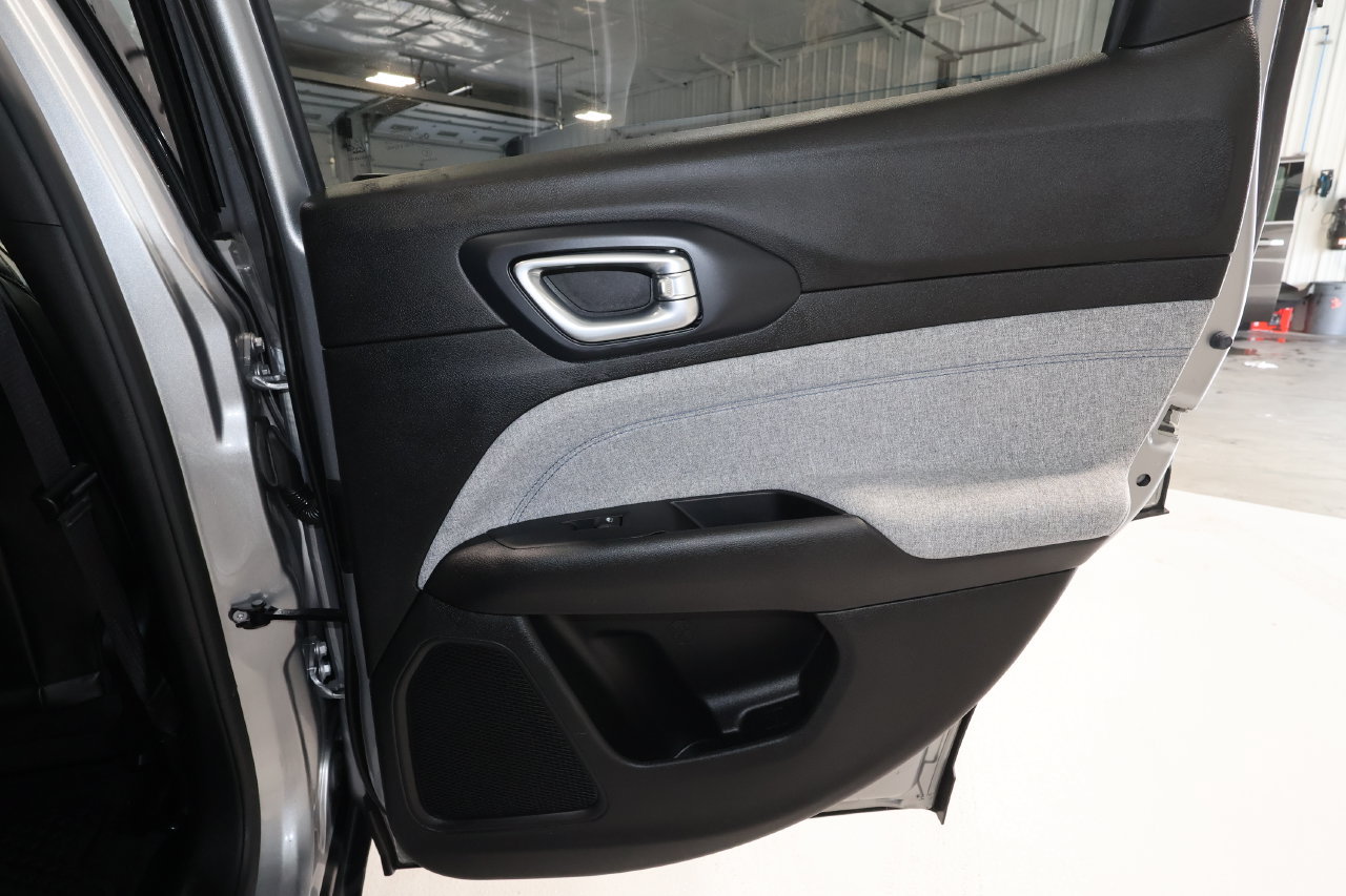 Used 2023 Jeep Compass Latitude w/ Convenience Group AWD/4WD image 19