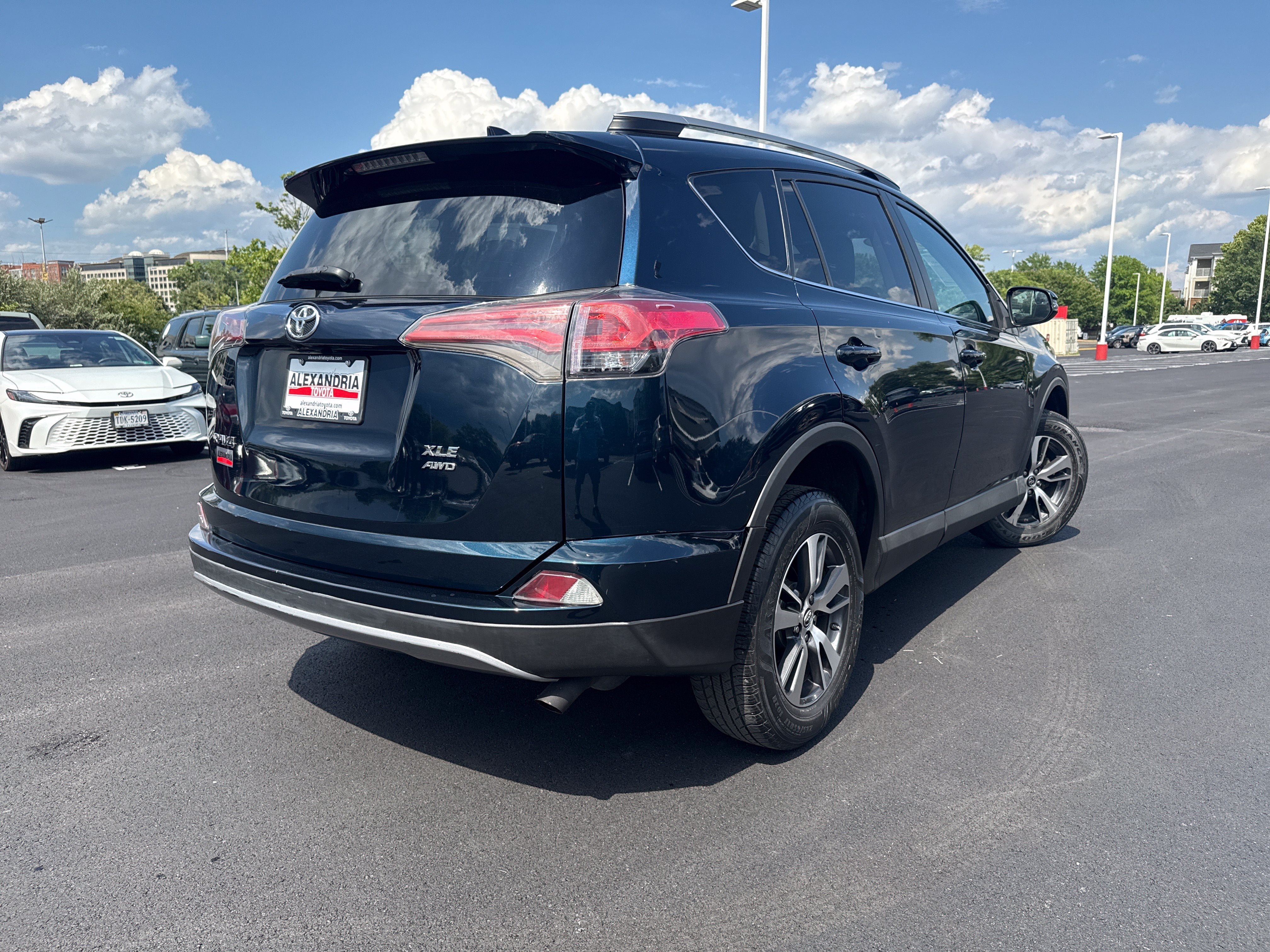 Used 2017 Toyota RAV4 XLE w/ Carpet Mat Package AWD/4WD image 6