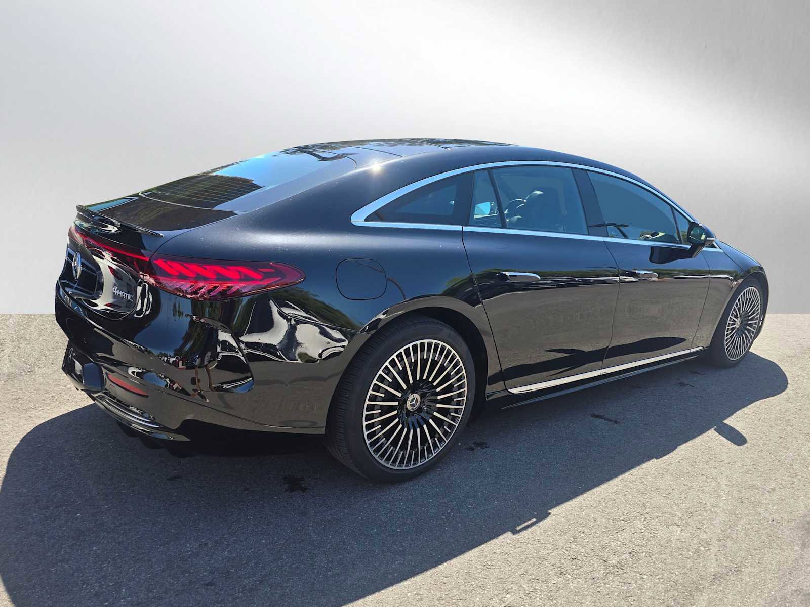 Certified 2023 Mercedes-Benz EQS 580 4MATIC Sedan image 3