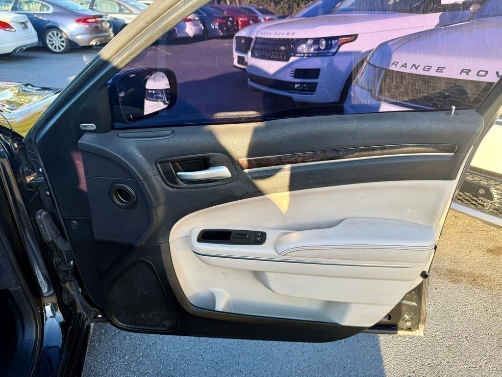 Used 2018 Chrysler 300 Limited image 20