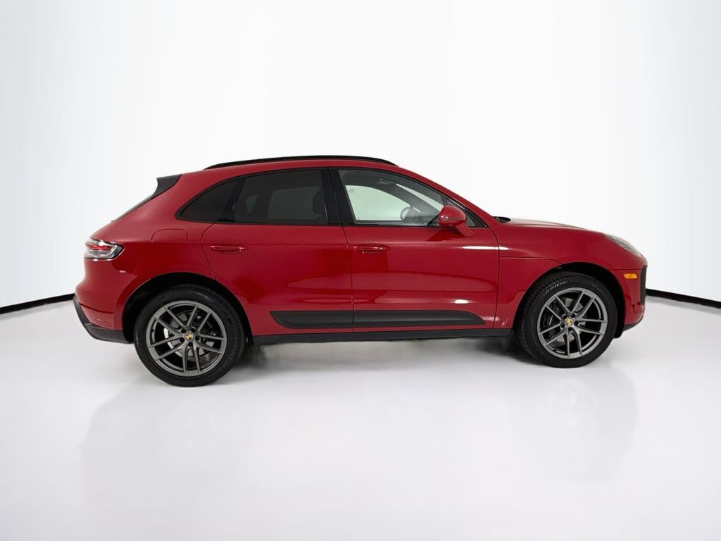 Certified 2025 Porsche Macan AWD/4WD image 8