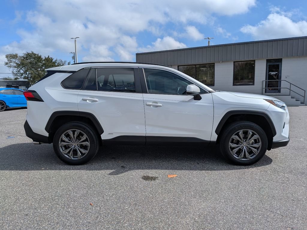 Used 2023 Toyota RAV4 XLE Premium image 5
