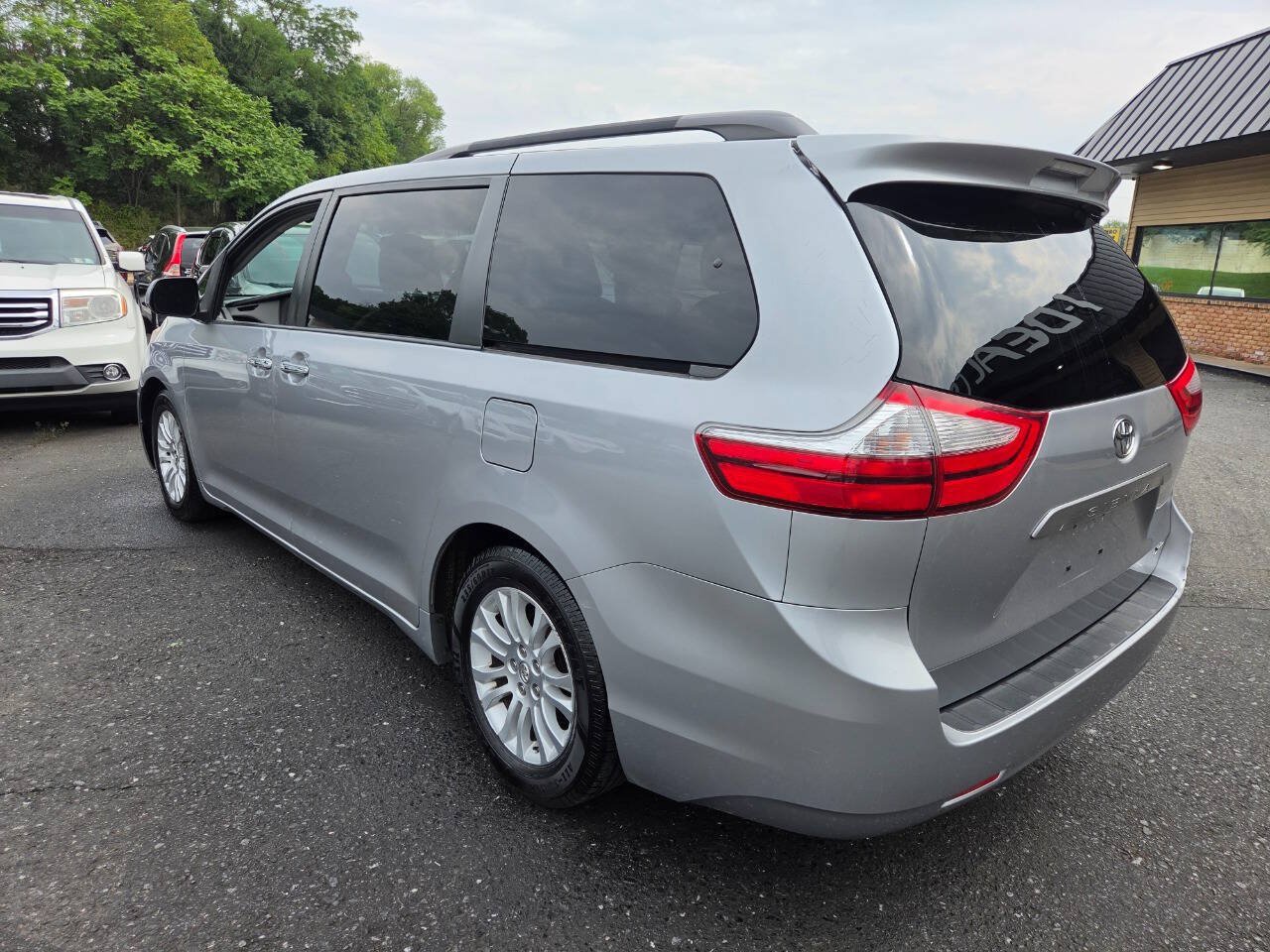 Used 2015 Toyota Sienna XLE FWD image 7