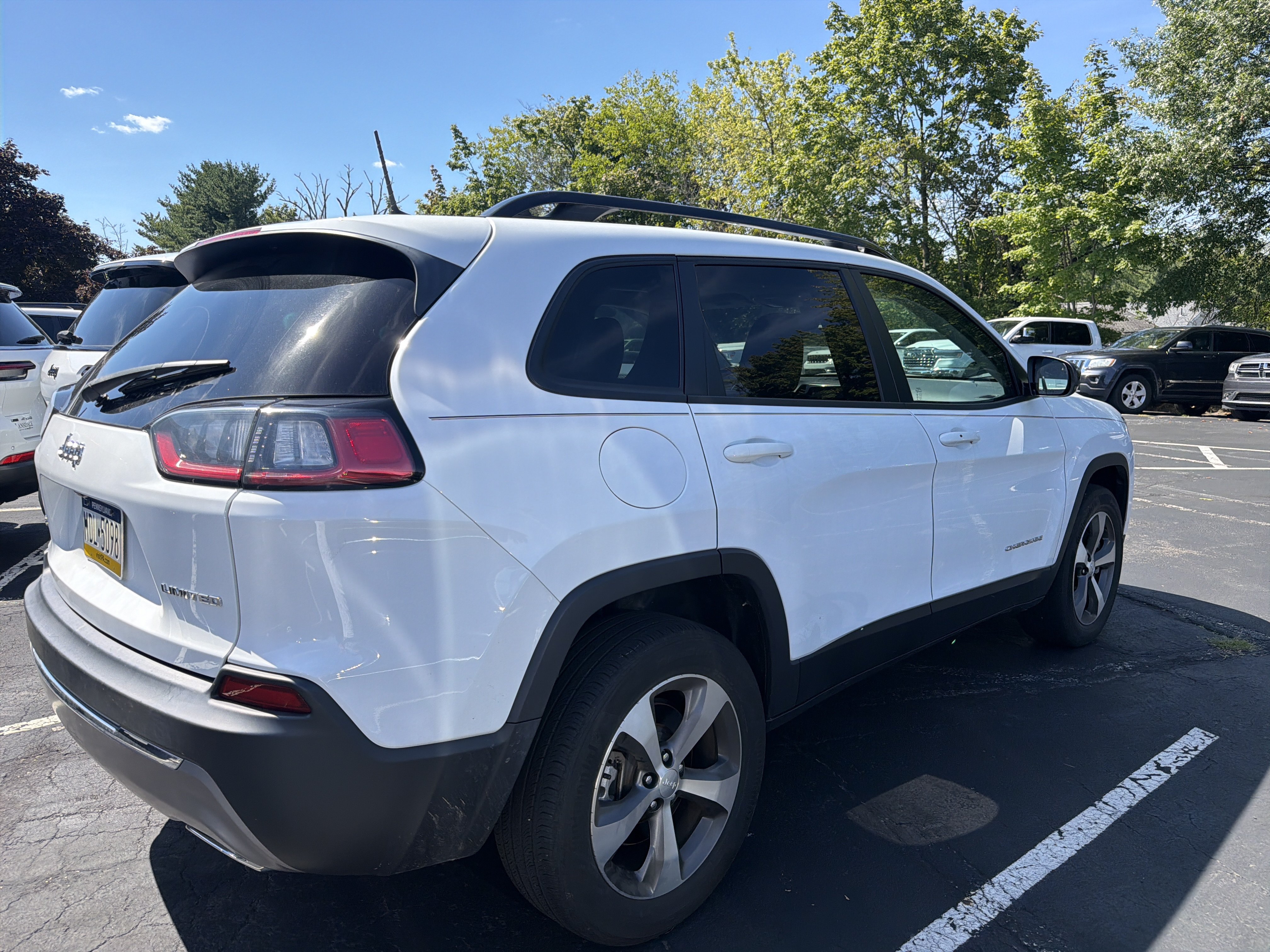 Used 2022 Jeep Cherokee Limited AWD/4WD image 6