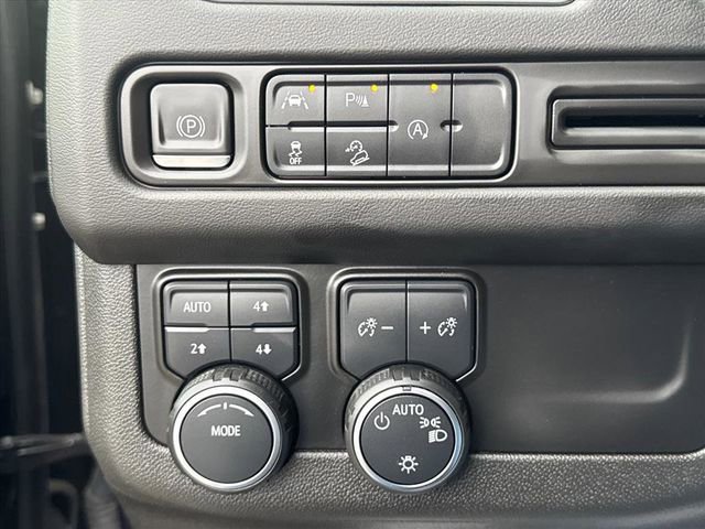 Used 2023 Chevrolet Suburban Z71 image 15