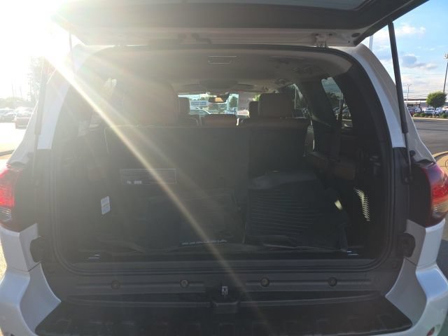 Used 2020 Toyota Sequoia Platinum AWD/4WD image 41