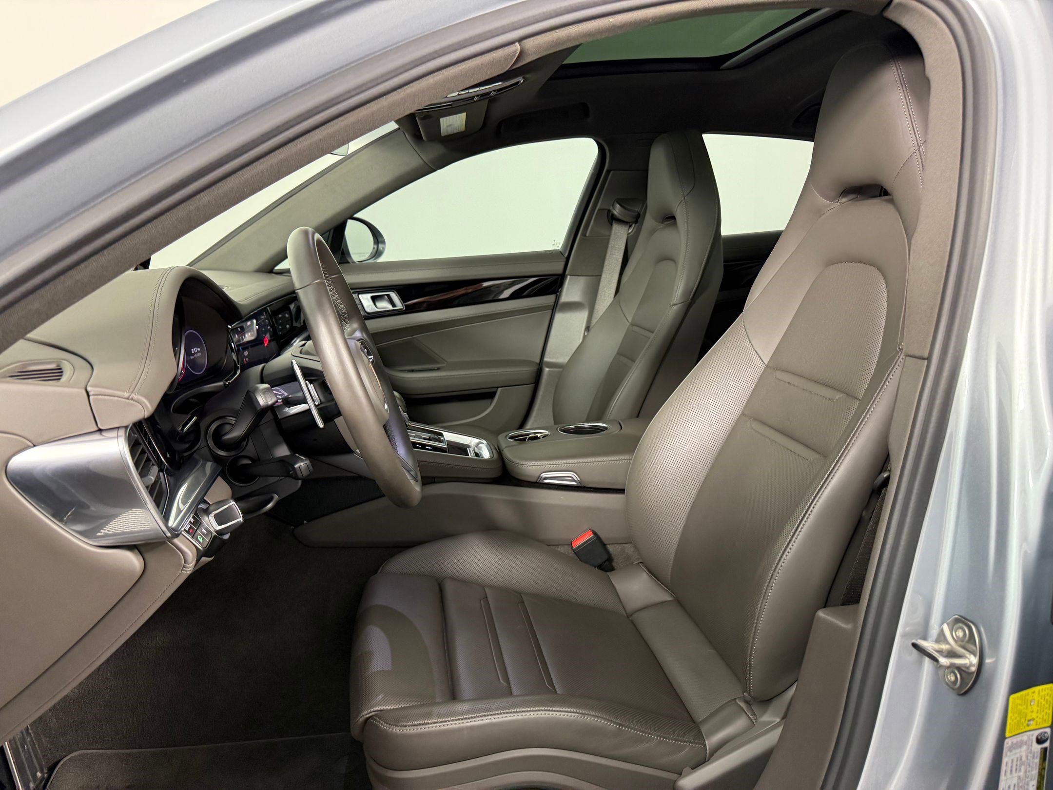 Used 2023 Porsche Panamera 4S image 5