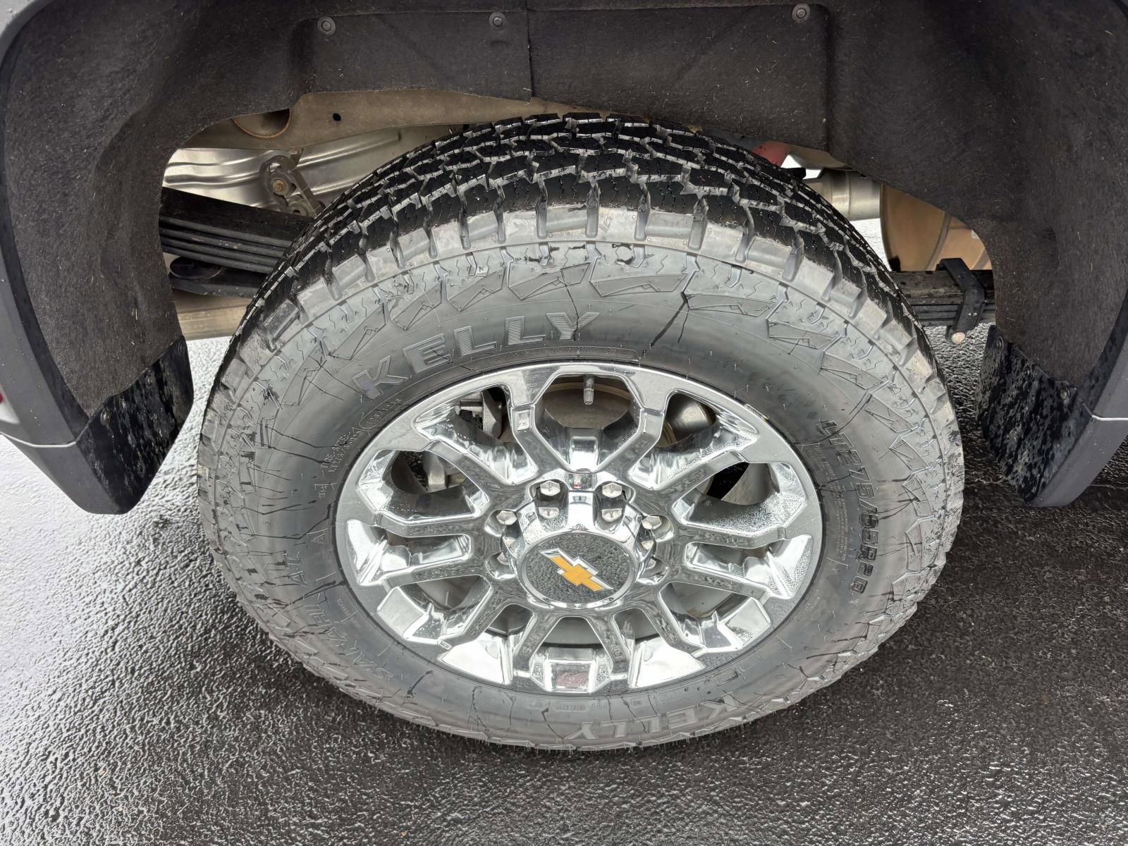 Used 2024 Chevrolet Silverado 2500 LTZ w/ LTZ Premium Package image 12