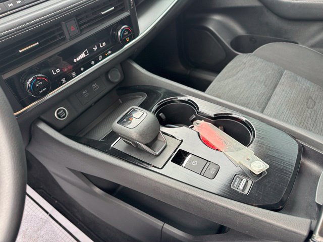Used 2023 Nissan Rogue SV FWD image 17