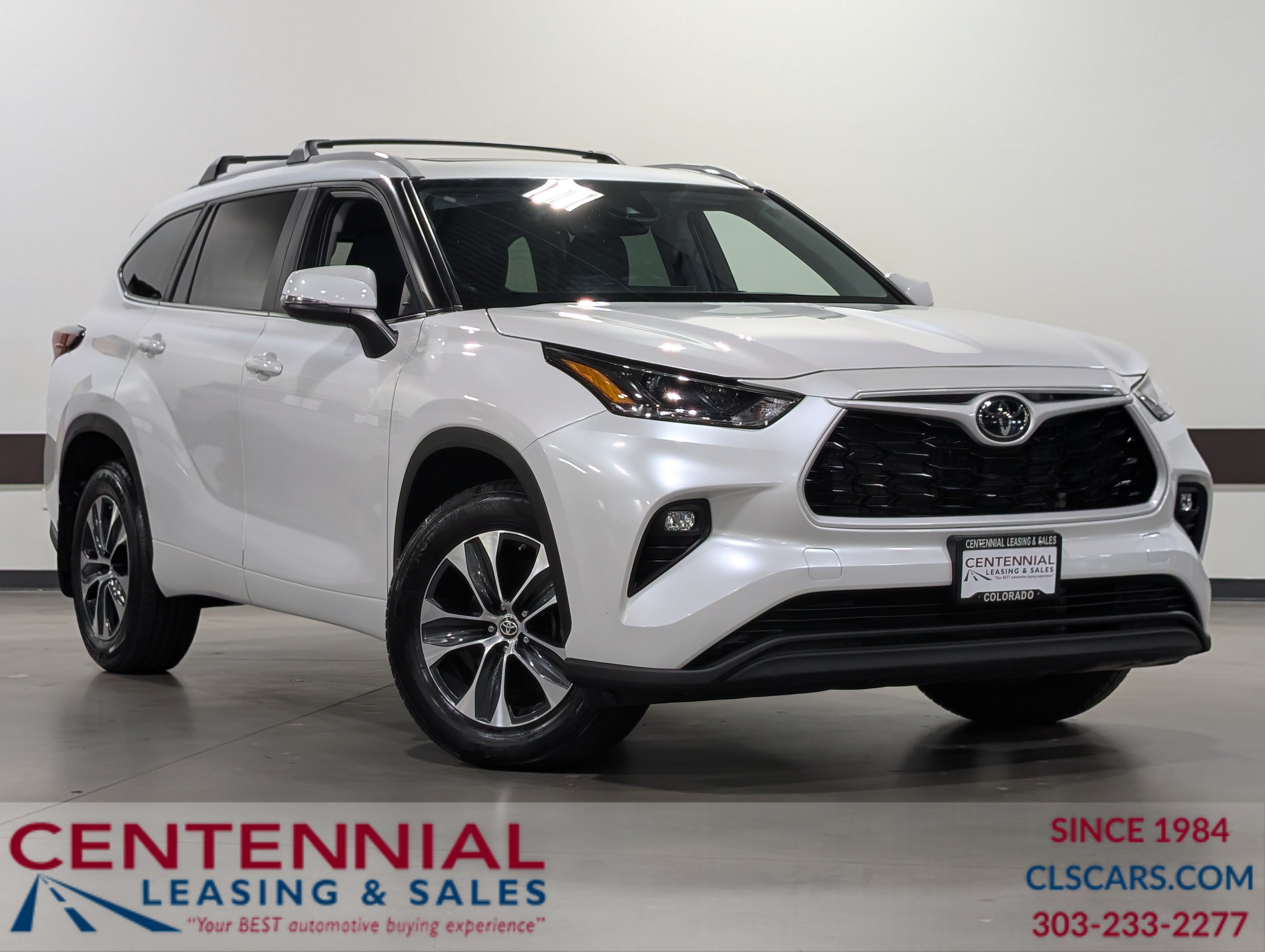 Used 2024 Toyota Highlander XLE AWD/4WD image 1