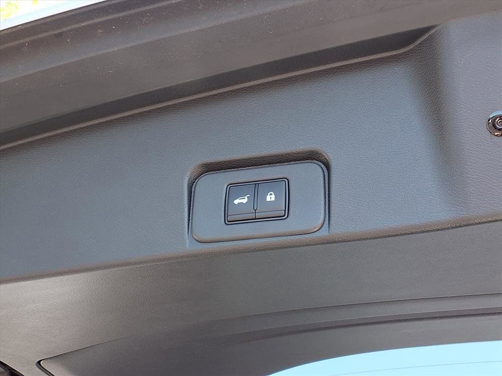 Used 2025 Nissan Rogue SV AWD/4WD image 31