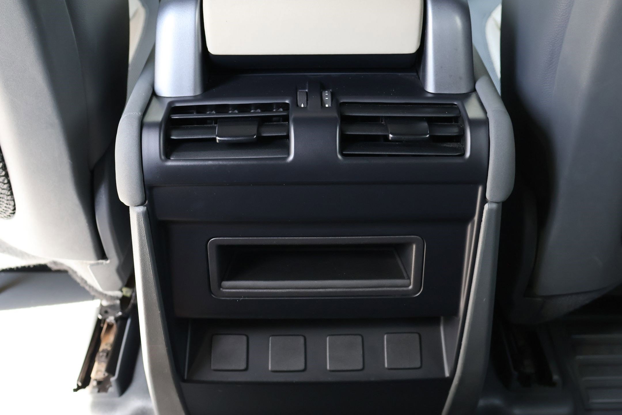 Certified 2023 Land Rover Defender 110 X-Dynamic SE image 25