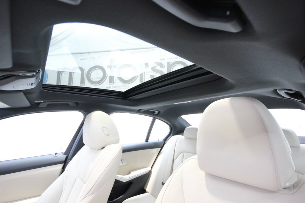 Used 2020 BMW 330i xDrive Sedan AWD/4WD image 25