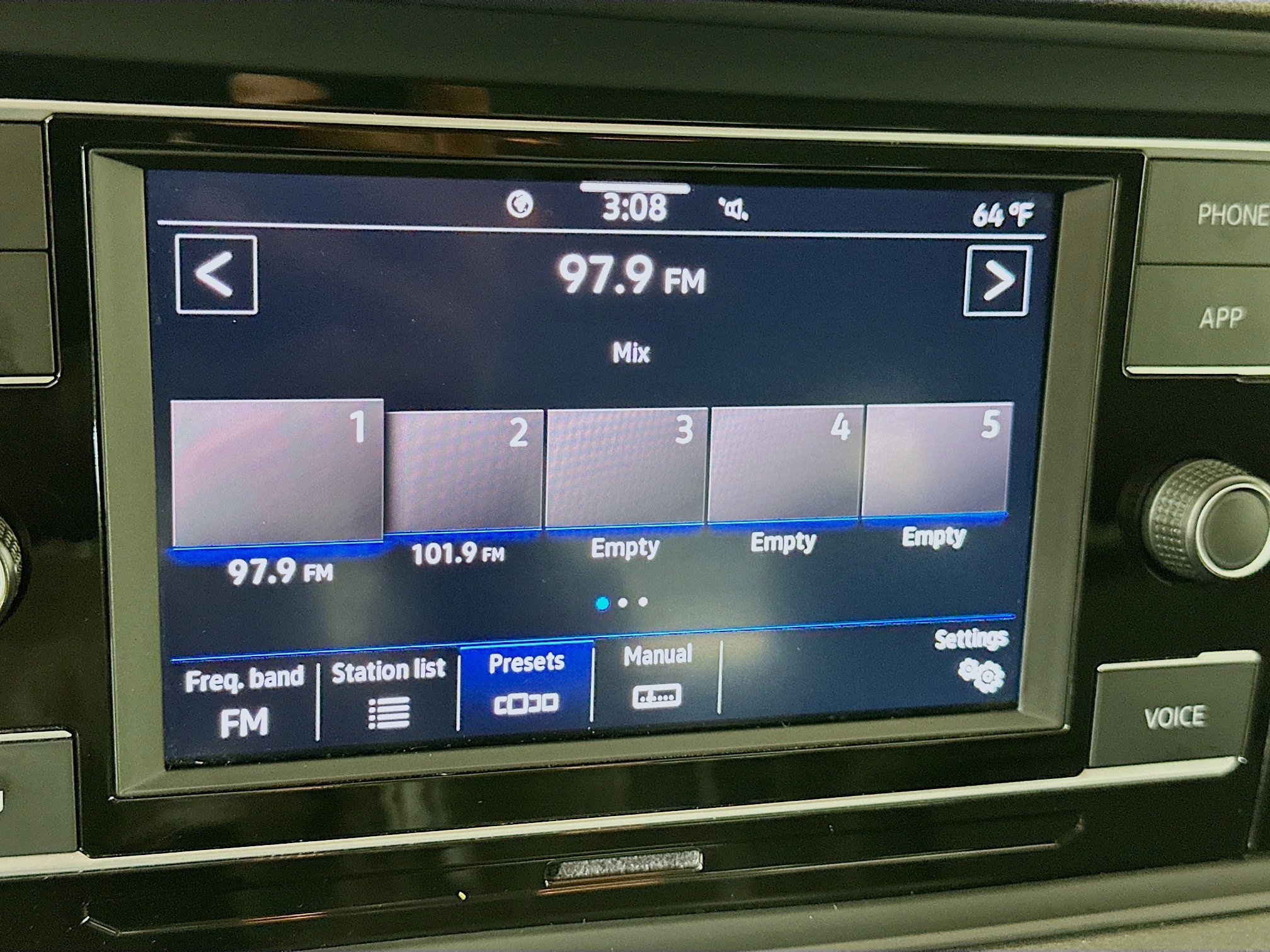 Used 2024 Volkswagen Jetta SE image 21