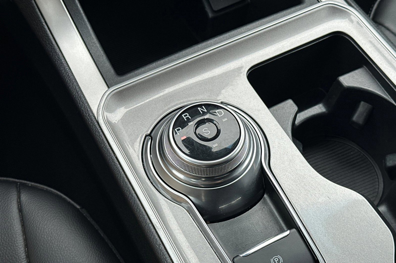 Used 2024 Ford Edge SEL image 22