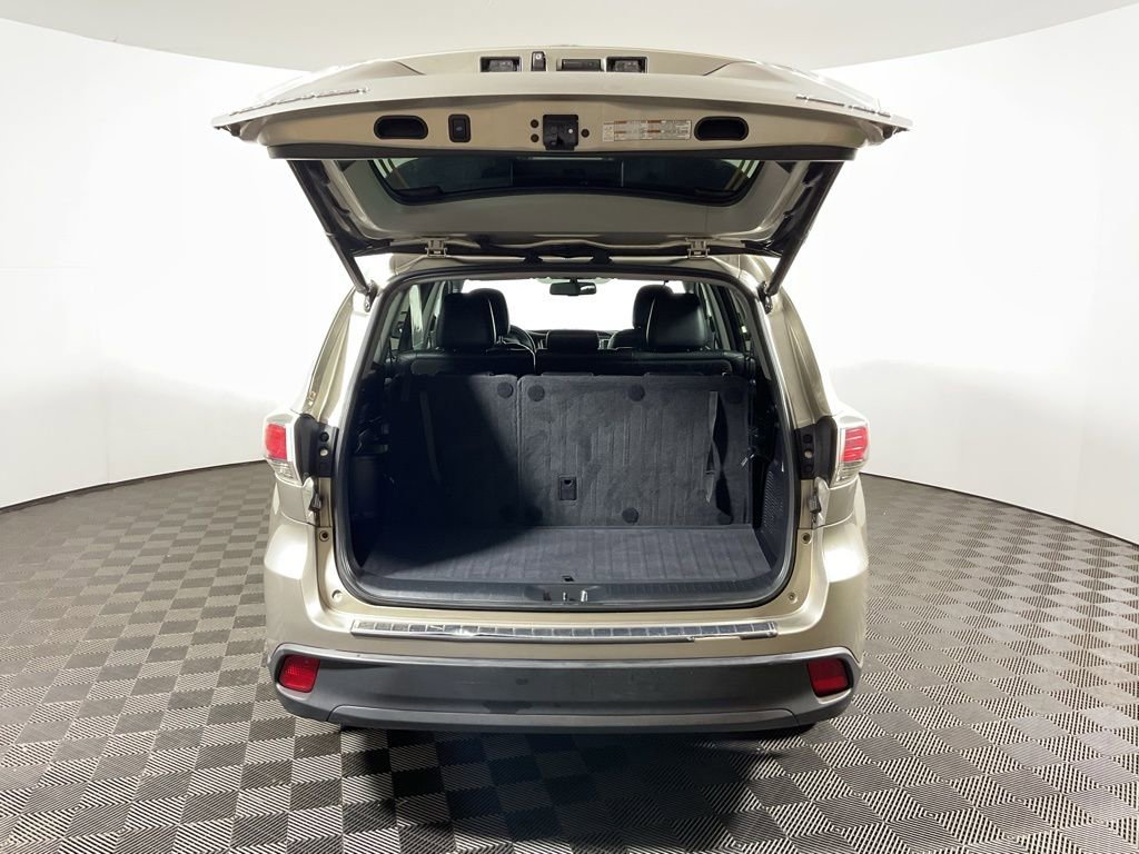 Used 2016 Toyota Highlander XLE image 14