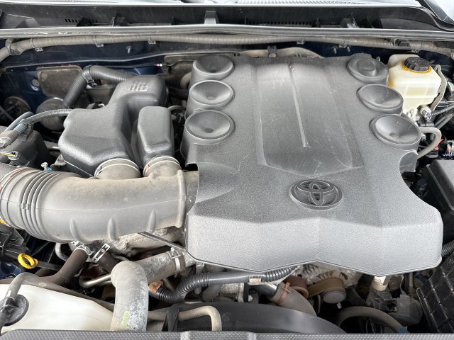 Used 2016 Toyota 4Runner SR5 AWD/4WD image 25