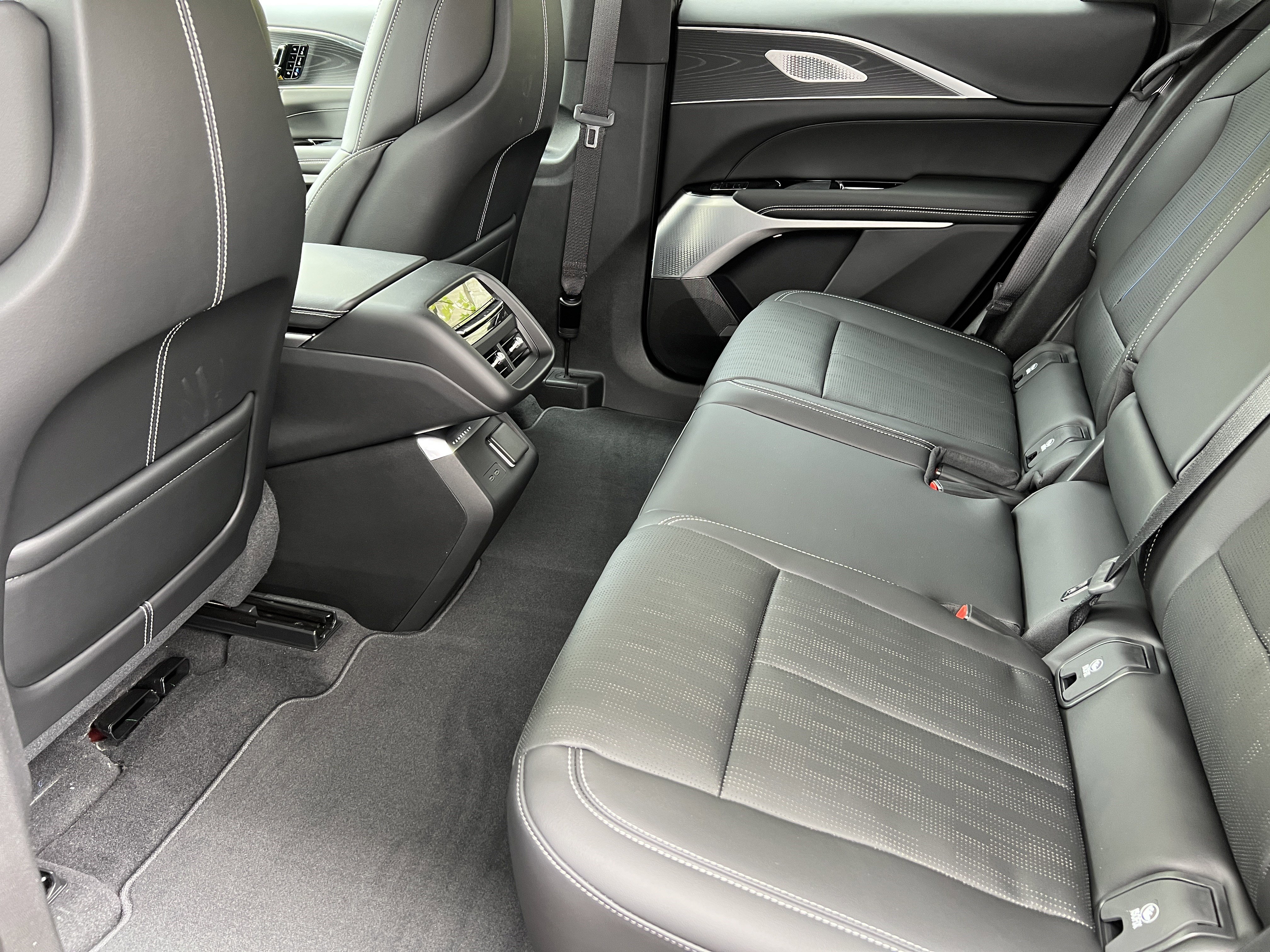 New 2025 Cadillac Lyriq Luxury image 18