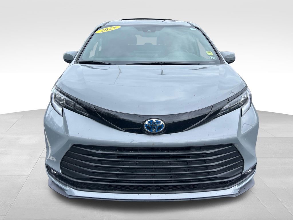Used 2025 Toyota Sienna XLE Woodland Edition AWD/4WD image 8