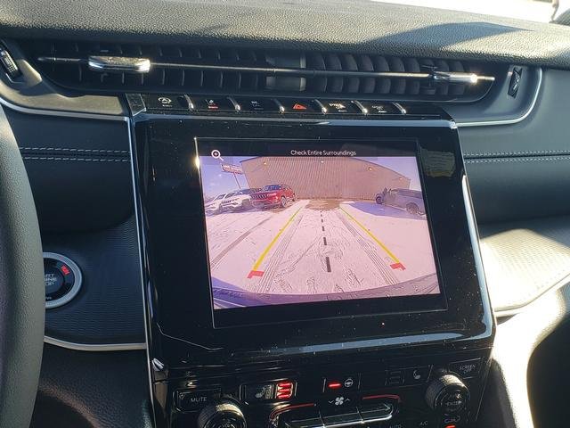 New 2025 Jeep Grand Cherokee Altitude image 21