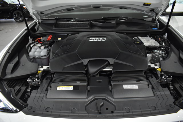 Used 2025 Audi Q8 Premium image 37
