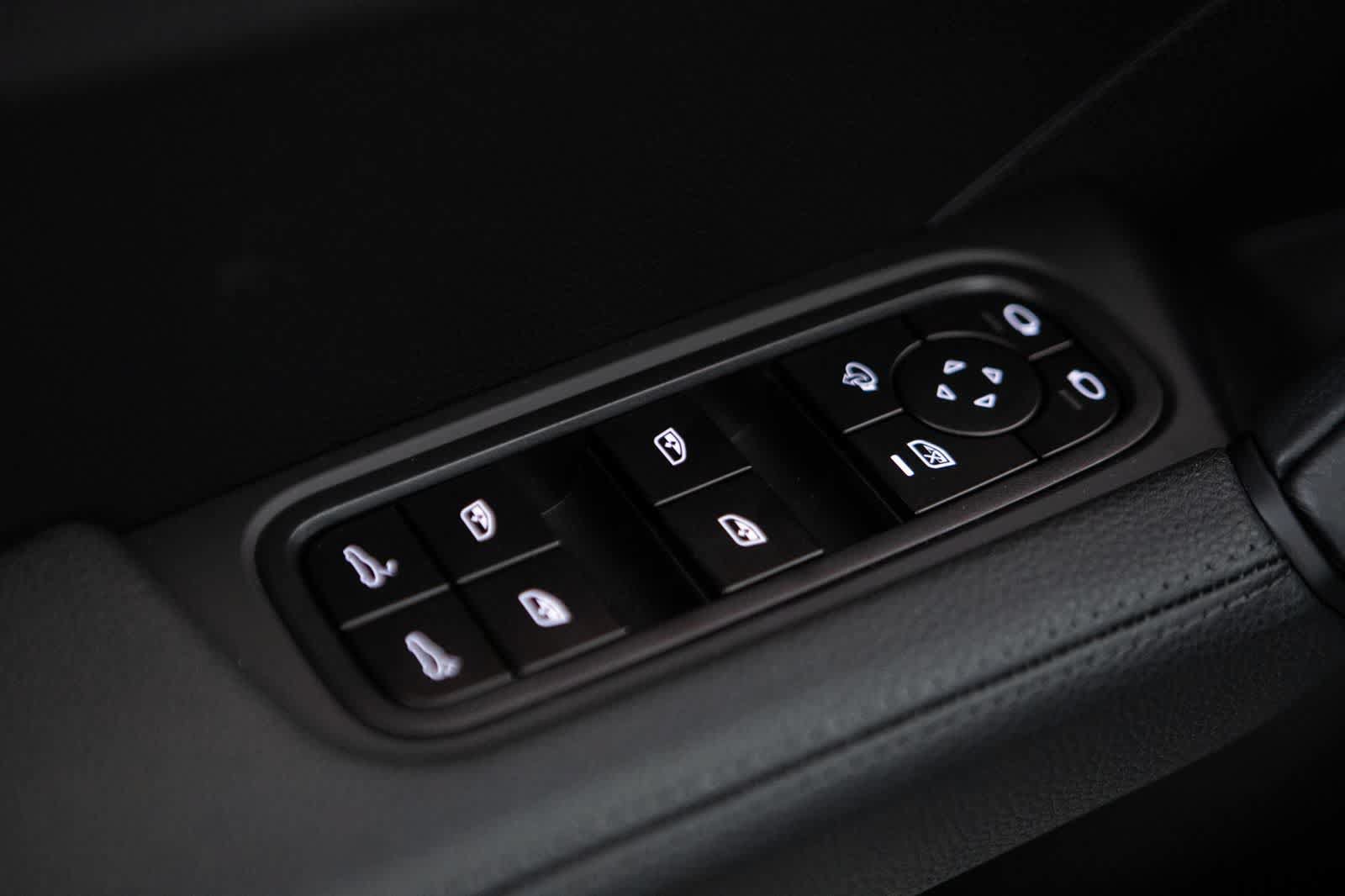 New 2026 Porsche Cayenne Coupe AWD/4WD image 24