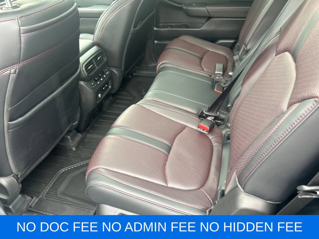 Used 2025 Honda Pilot Black Edition image 28