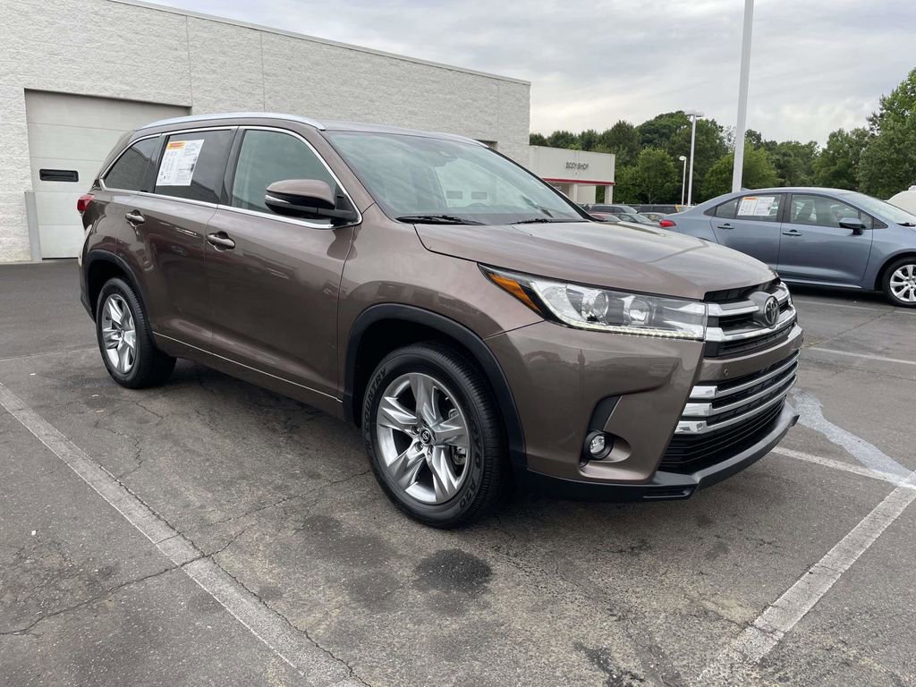 Used 2019 Toyota Highlander Limited FWD image 1
