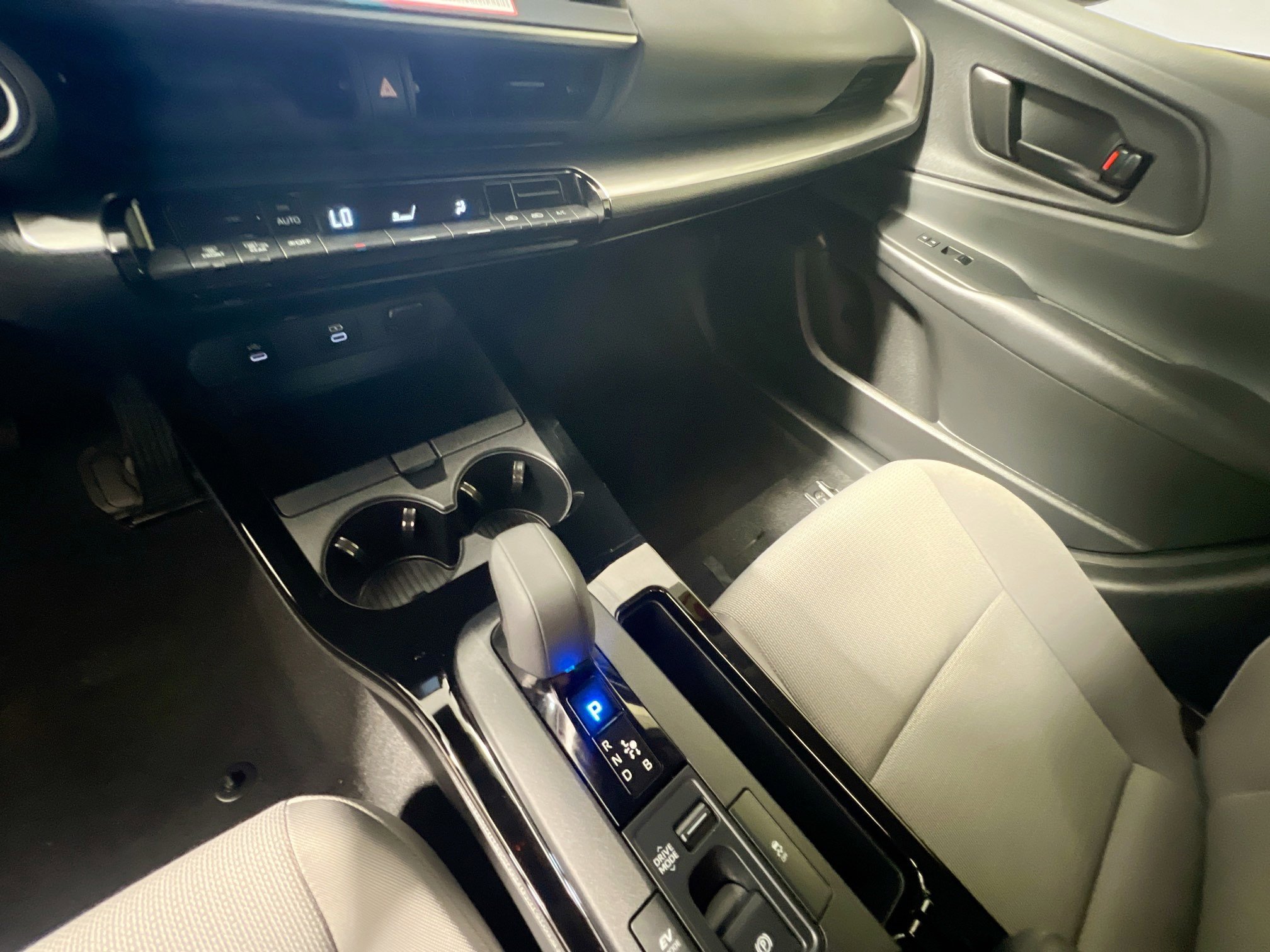 Used 2025 Toyota Prius LE FWD image 26